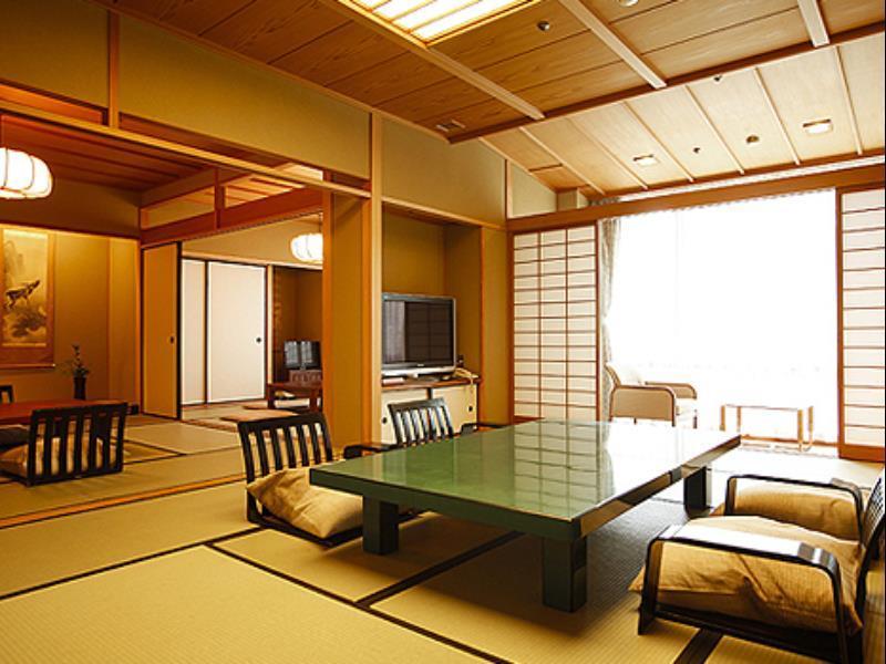 Choraku Ryokan Kobe Buitenkant foto