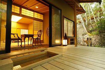 Choraku Ryokan Kobe Buitenkant foto